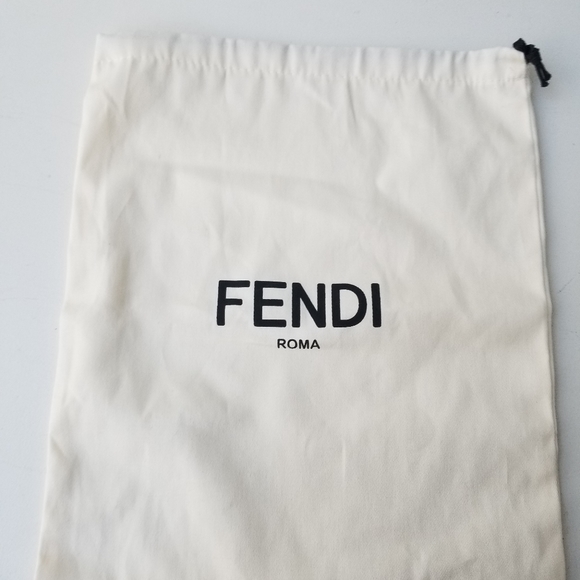 Authentic Fendi Baguette white off white with 2 detachable straps and dust bag - Picture 16 of 16